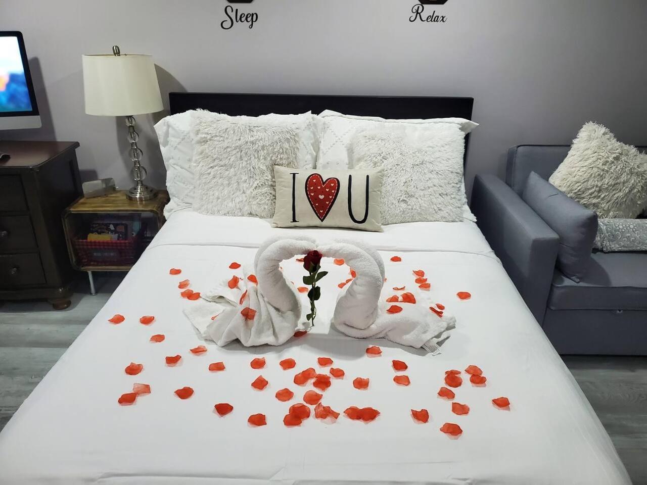 Lovely 2 Bedroom Apartment With 2 Entrance And Parking ニューヨーク エクステリア 写真